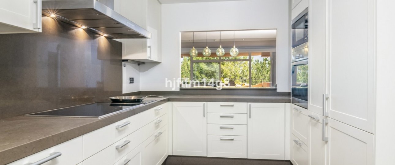 Resale - apartment - Marbella - Nueva Andalucía