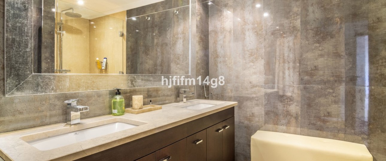 Resale - apartment - Marbella - Nueva Andalucía