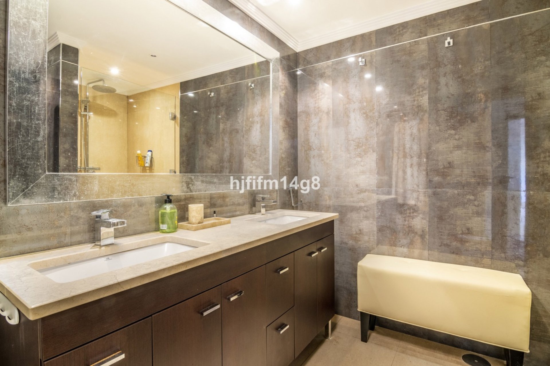 Resale - apartment - Marbella - Nueva Andalucía