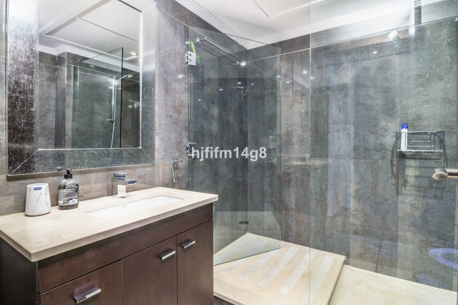 Resale - apartment - Marbella - Nueva Andalucía