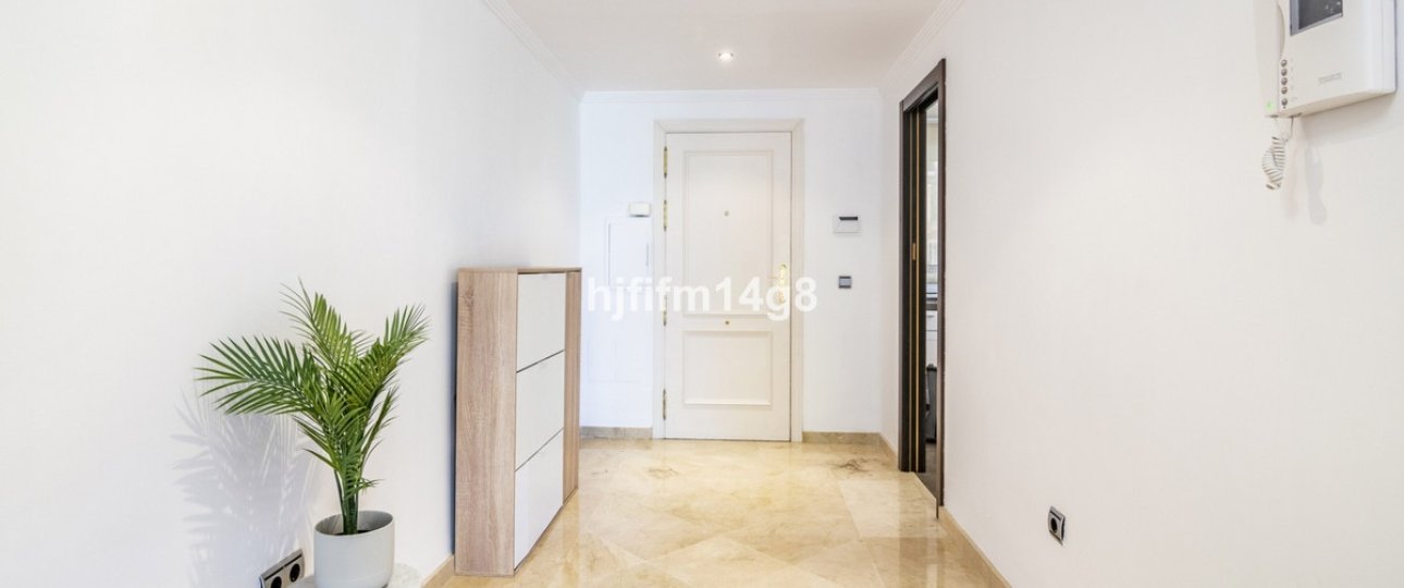 Resale - apartment - Marbella - Nueva Andalucía