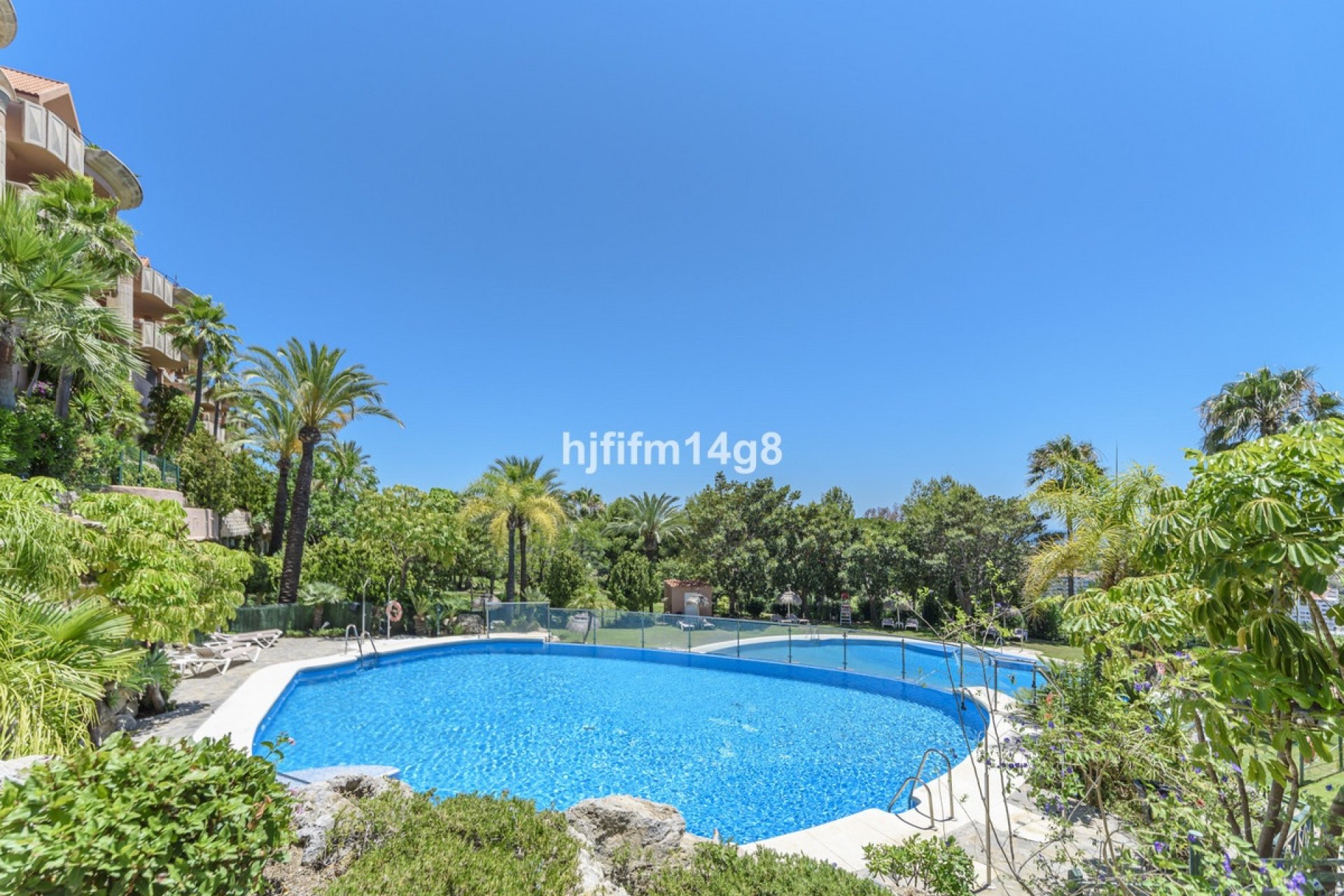 Resale - apartment - Marbella - Nueva Andalucía