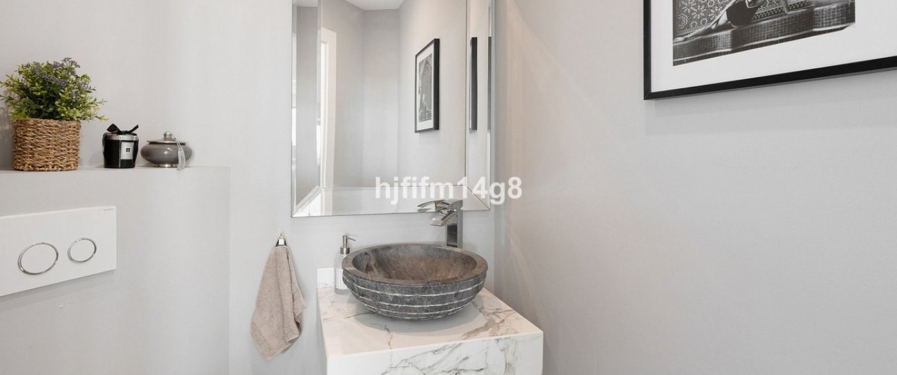 Resale - apartment - Marbella - Nueva Andalucía