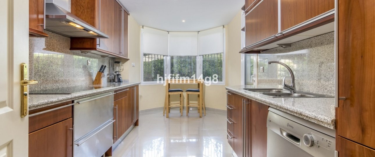 Resale - apartment - Marbella - Nueva Andalucía