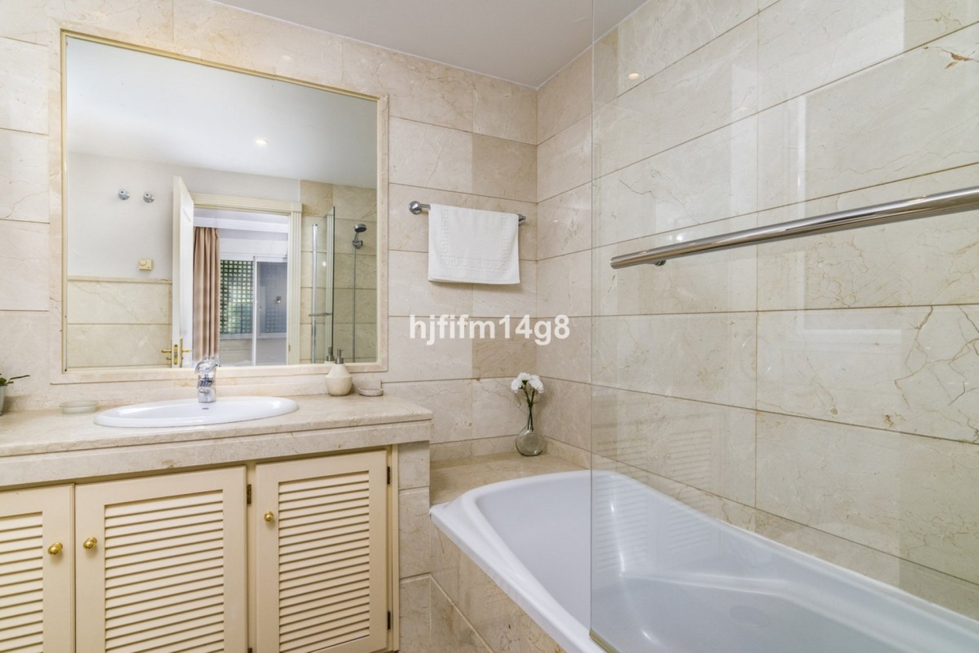 Resale - apartment - Marbella - Nueva Andalucía