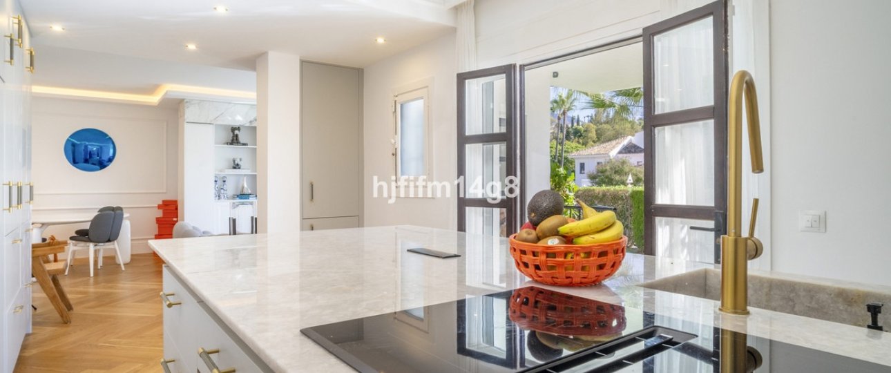 Resale - apartment - Marbella - Nueva Andalucía