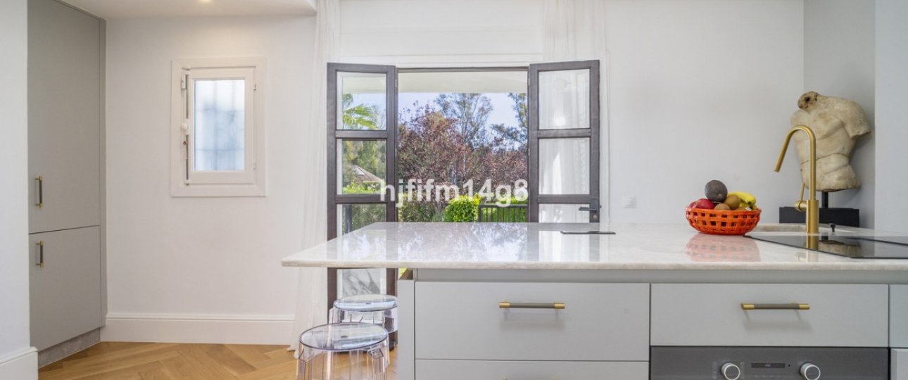 Resale - apartment - Marbella - Nueva Andalucía