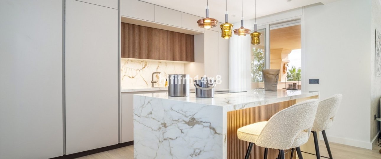 Resale - apartment - Marbella - Nueva Andalucía