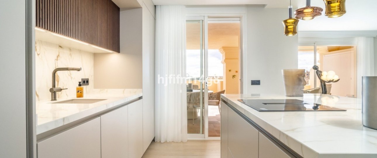 Resale - apartment - Marbella - Nueva Andalucía
