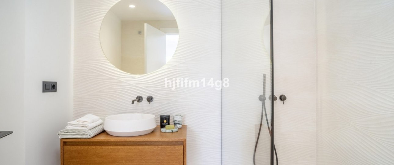Resale - apartment - Marbella - Nueva Andalucía