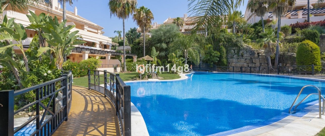 Resale - apartment - Marbella - Nueva Andalucía