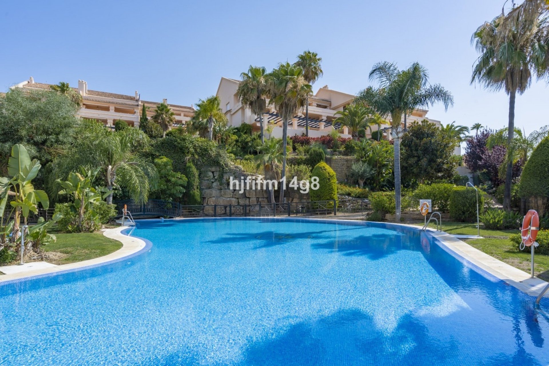 Resale - apartment - Marbella - Nueva Andalucía