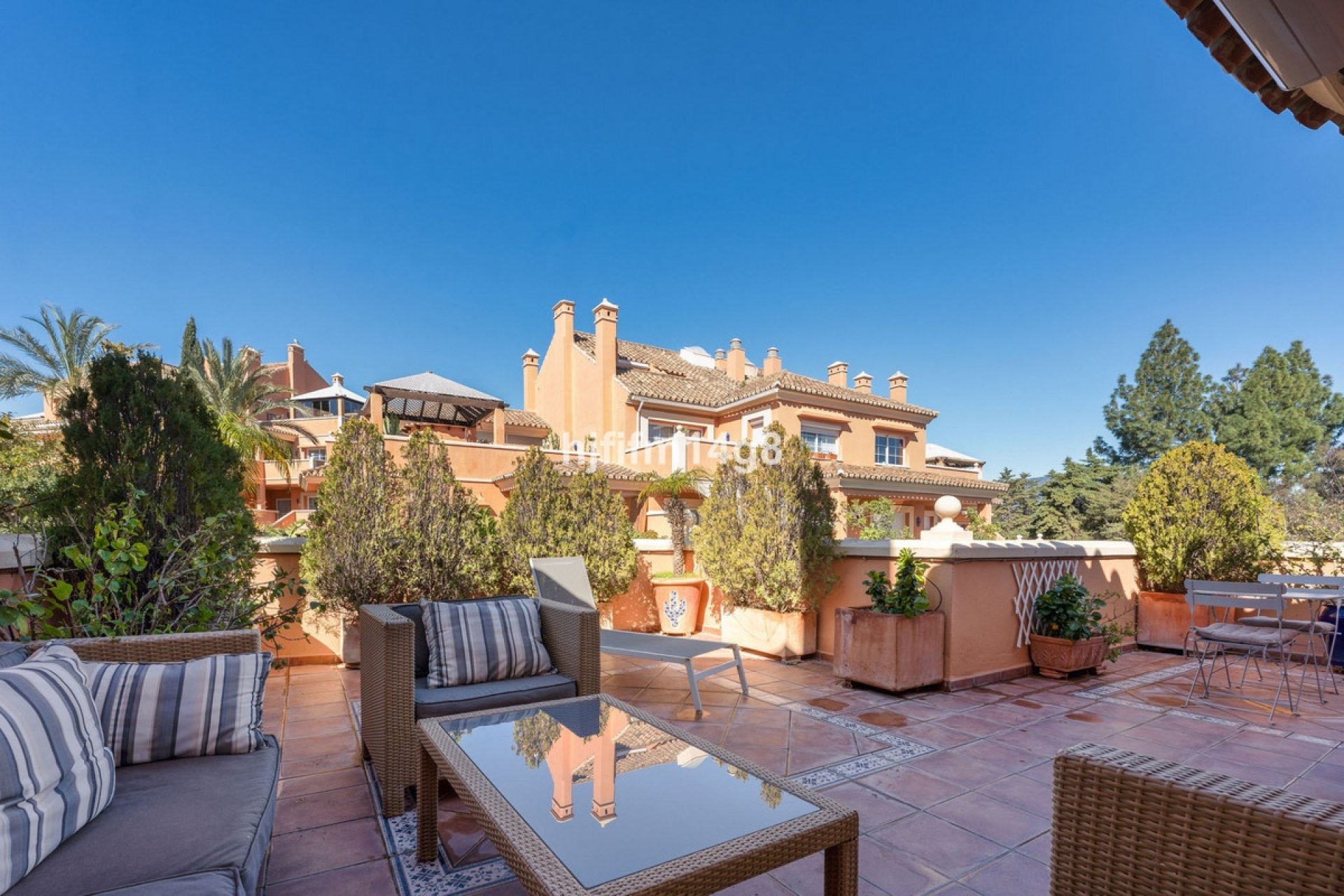 Resale - apartment - Marbella - Nueva Andalucía