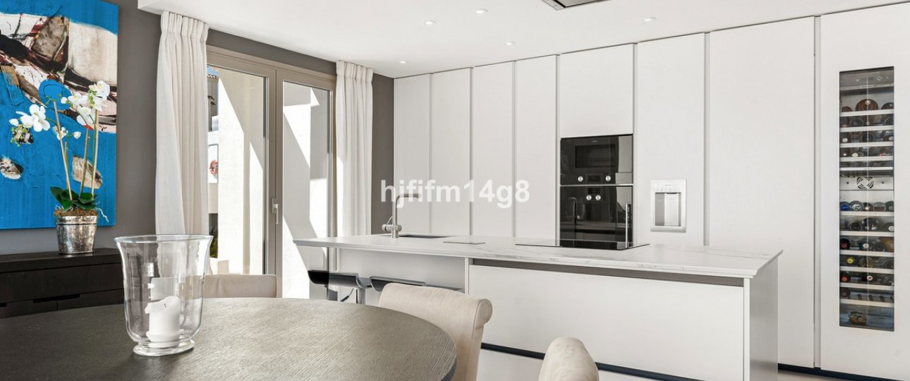 Resale - apartment - Marbella - Nueva Andalucía