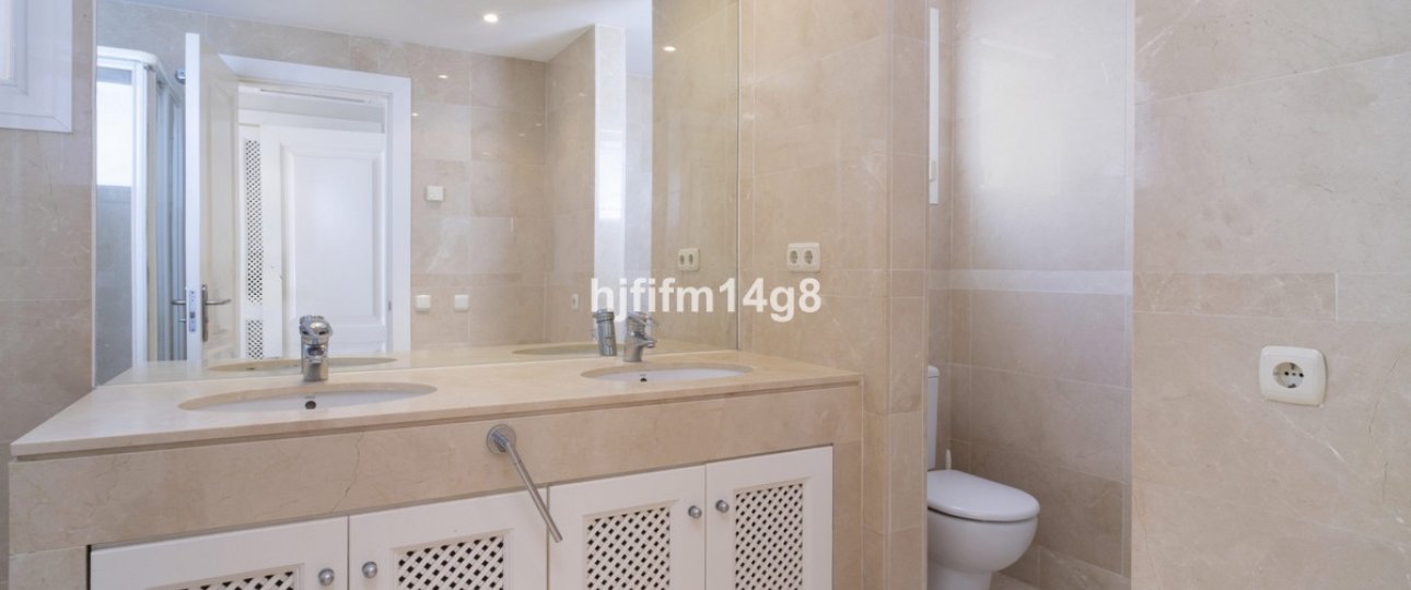 Resale - apartment - Marbella - Nueva Andalucía