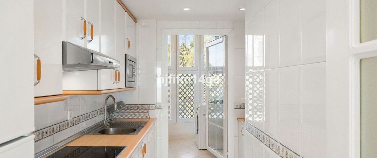 Resale - apartment - Marbella - Nueva Andalucía