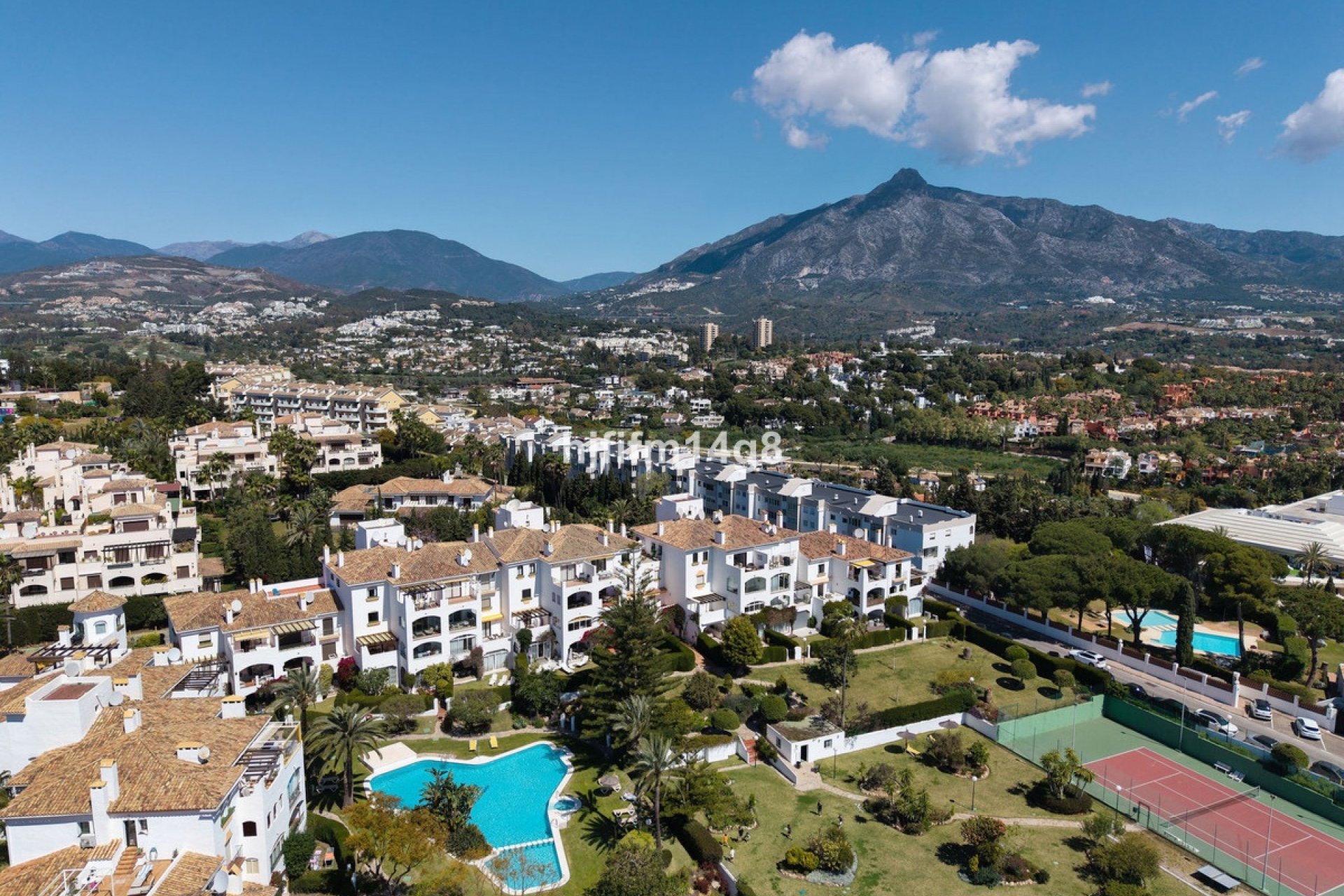 Resale - apartment - Marbella - Nueva Andalucía