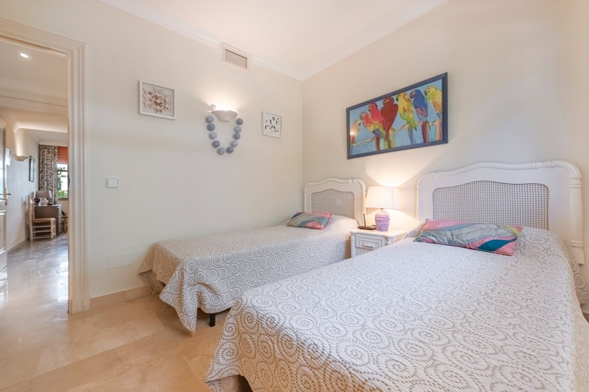 Resale - apartment - Marbella - Nueva Andalucía
