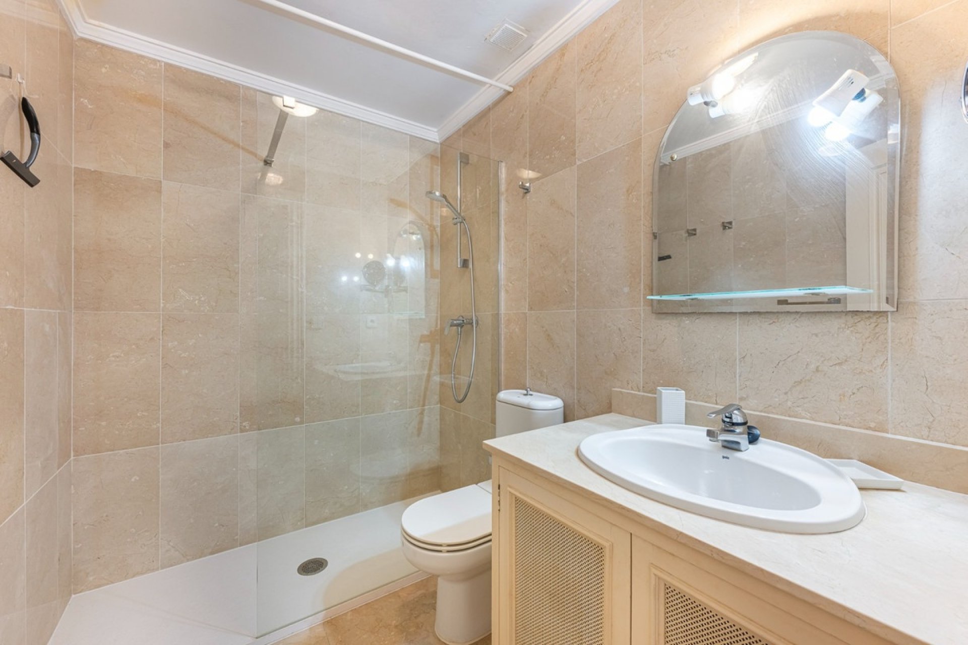 Resale - apartment - Marbella - Nueva Andalucía