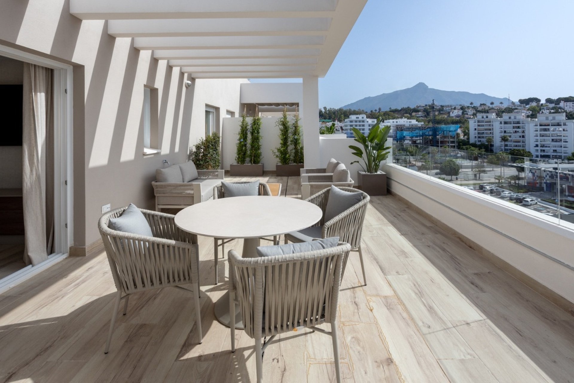 Resale - apartment - Marbella - Nueva Andalucía