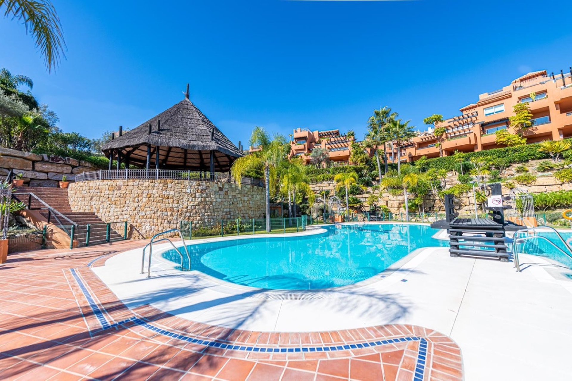 Resale - apartment - Marbella - Nueva Andalucía