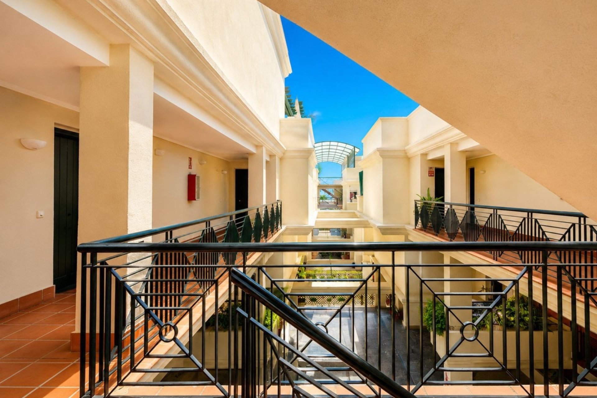 Resale - apartment - Marbella - Nueva Andalucía