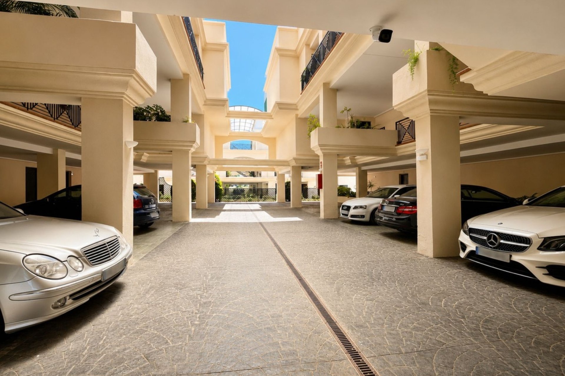 Resale - apartment - Marbella - Nueva Andalucía