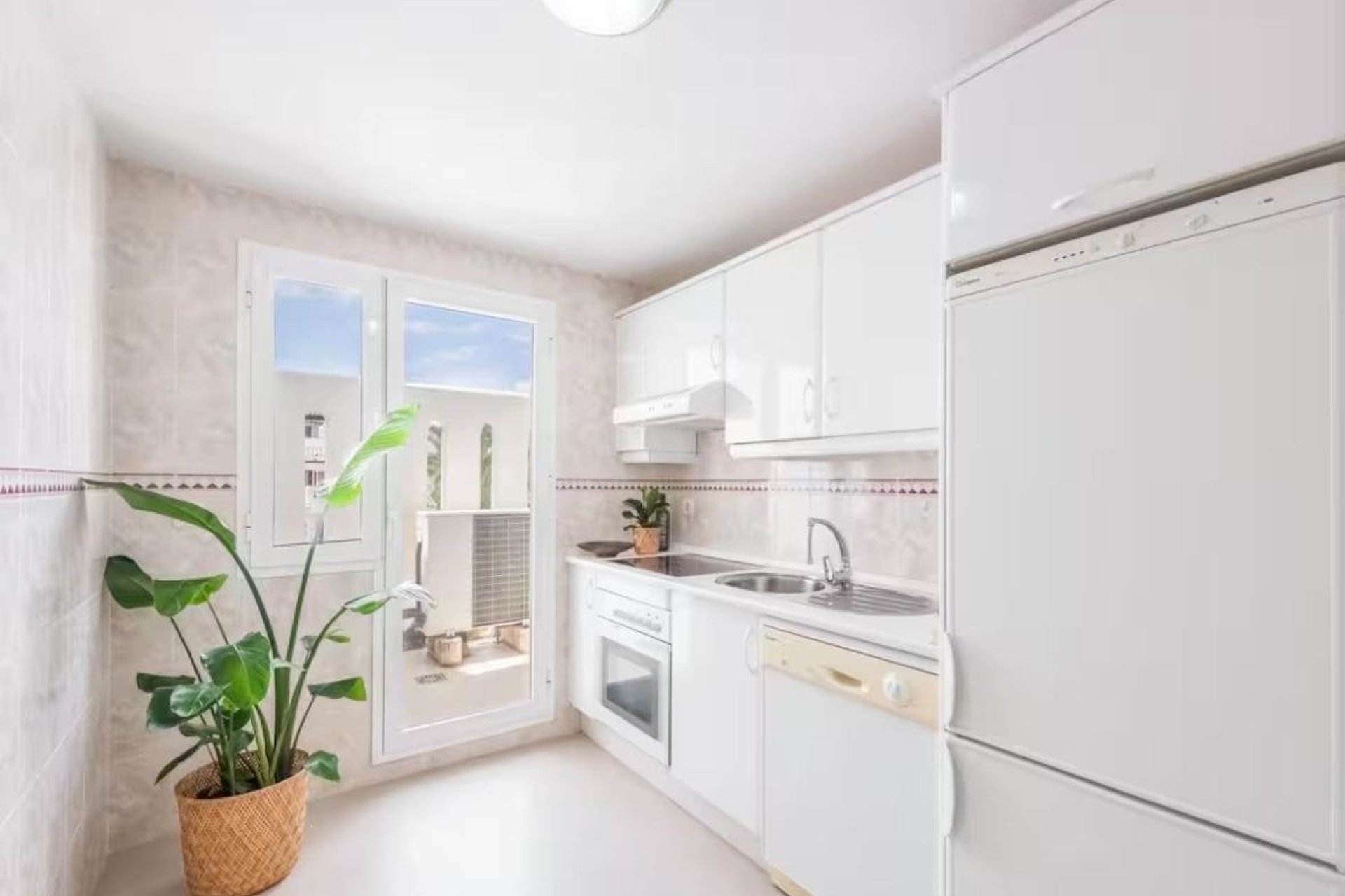 Resale - apartment - Marbella - Nueva Andalucía