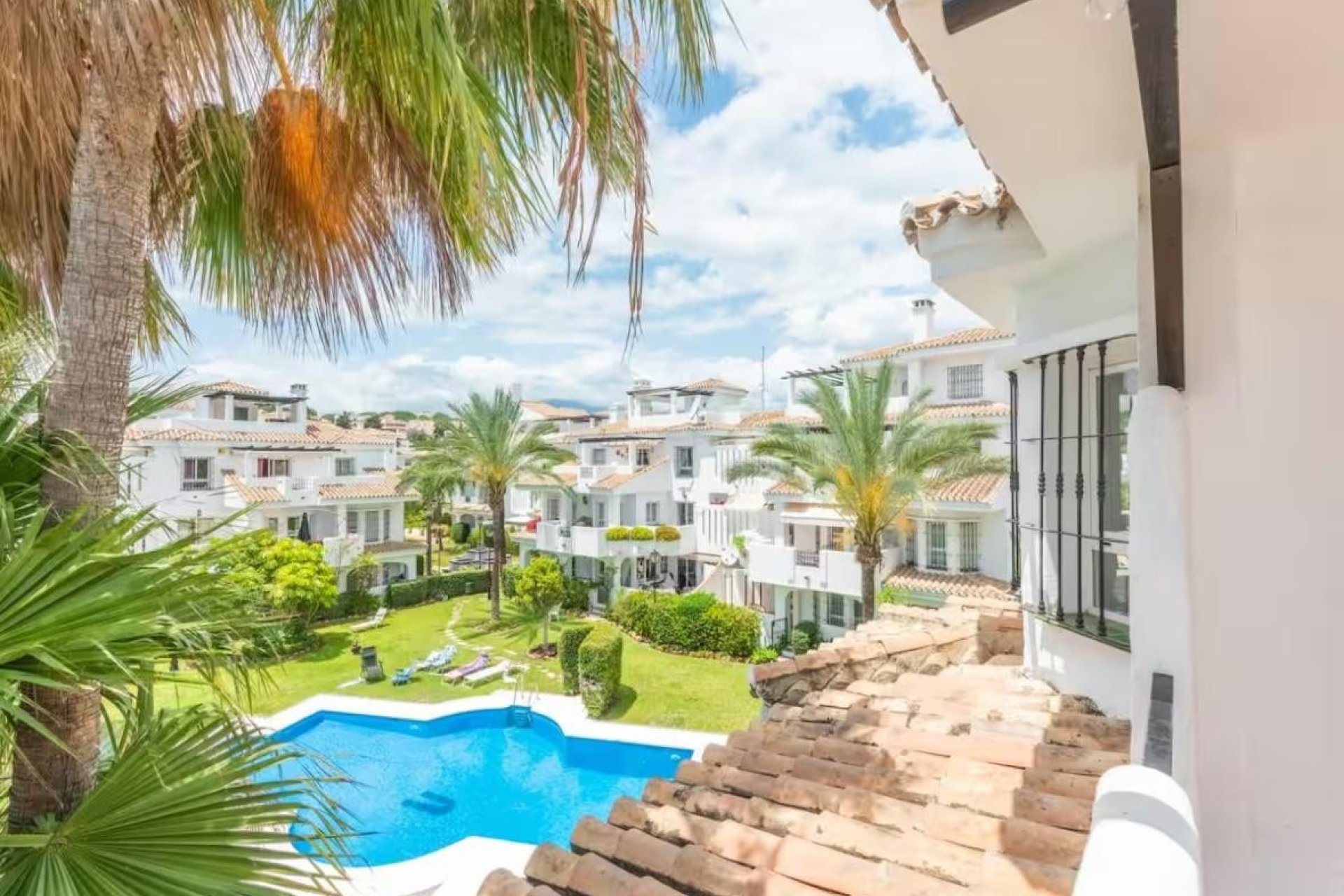 Resale - apartment - Marbella - Nueva Andalucía