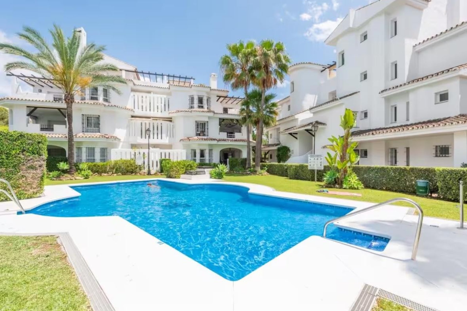 Resale - apartment - Marbella - Nueva Andalucía