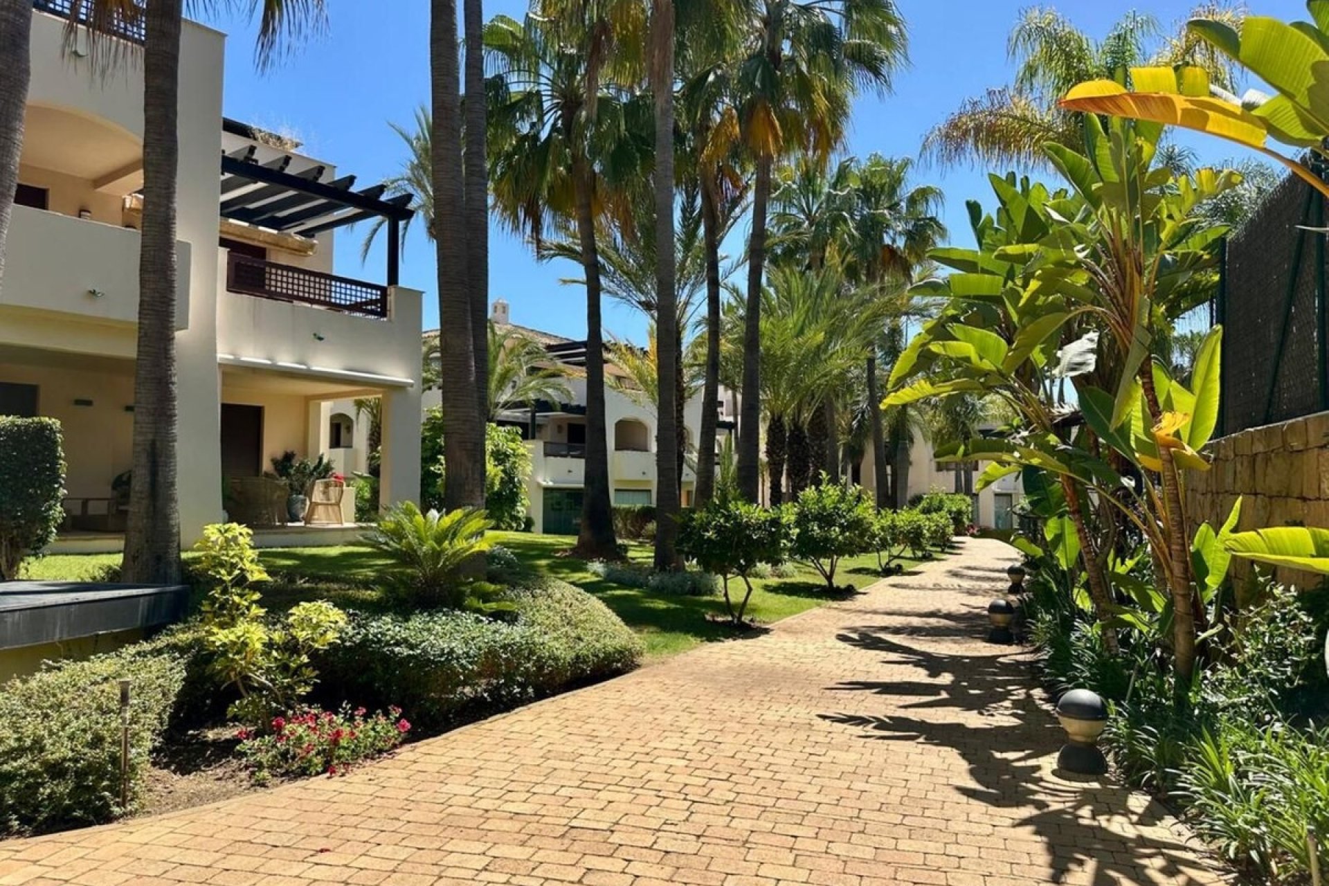 Resale - apartment - Marbella - Nueva Andalucía