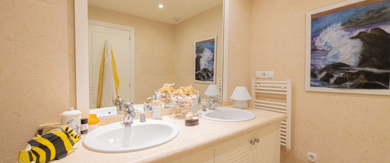 Resale - apartment - Marbella - Nueva Andalucía