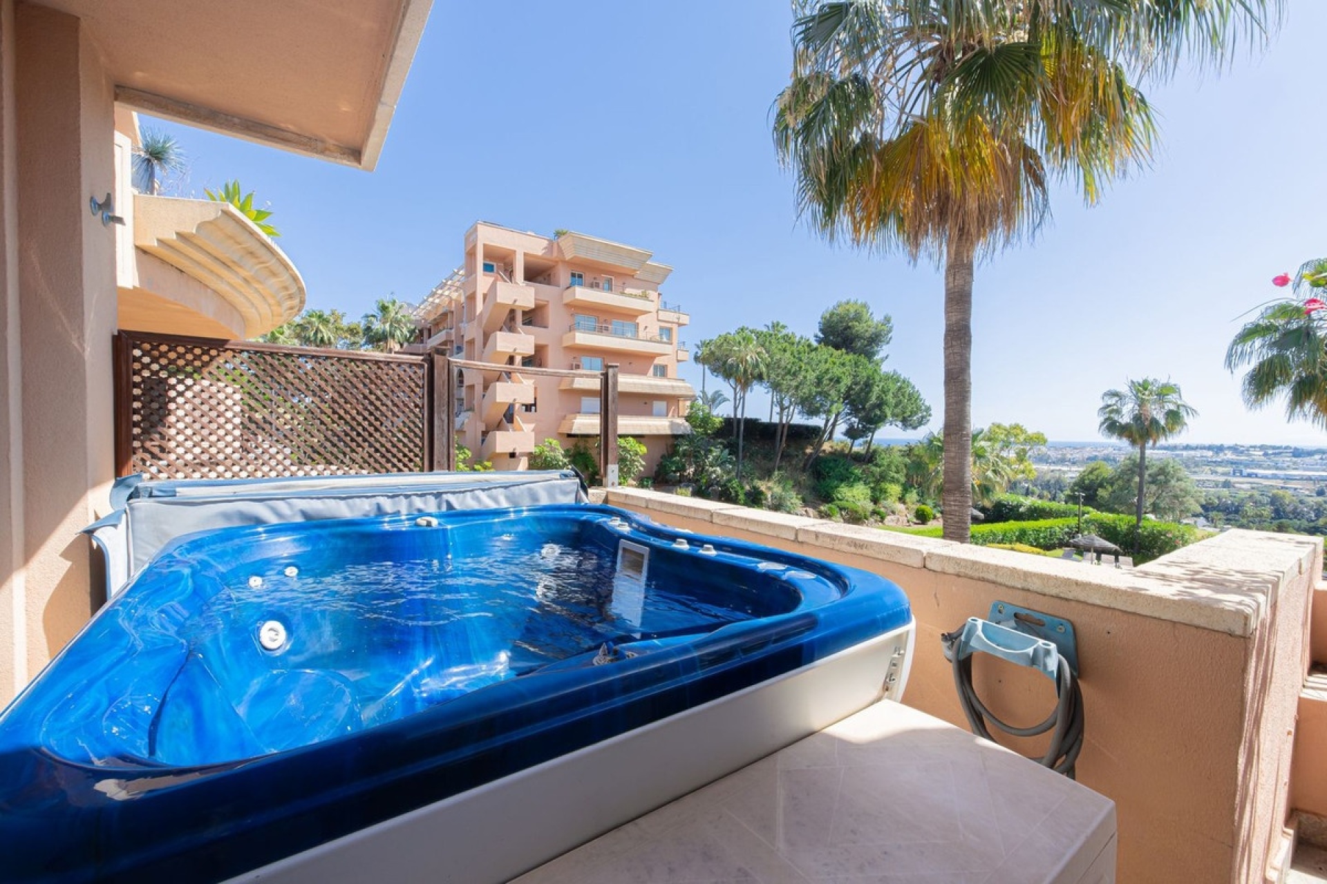 Resale - apartment - Marbella - Nueva Andalucía