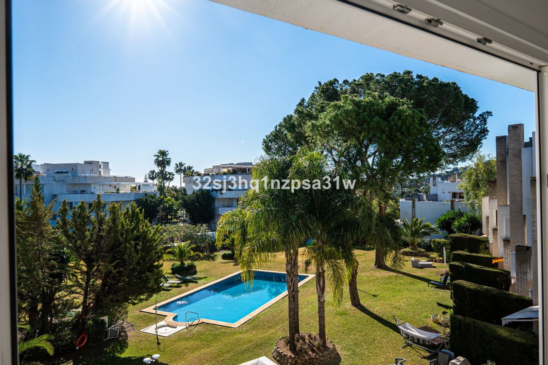 Resale - apartment - Marbella - Nueva Andalucía