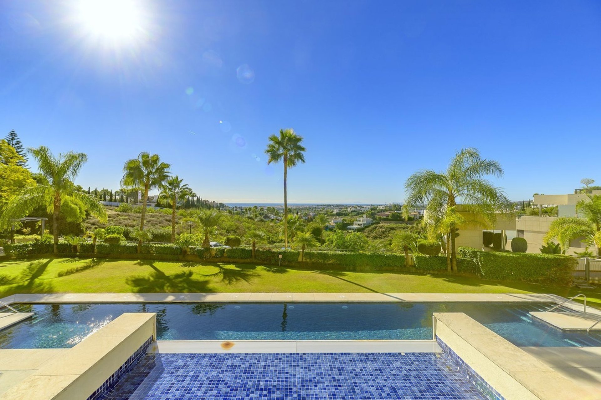 Resale - apartment - Marbella - Nueva Andalucía