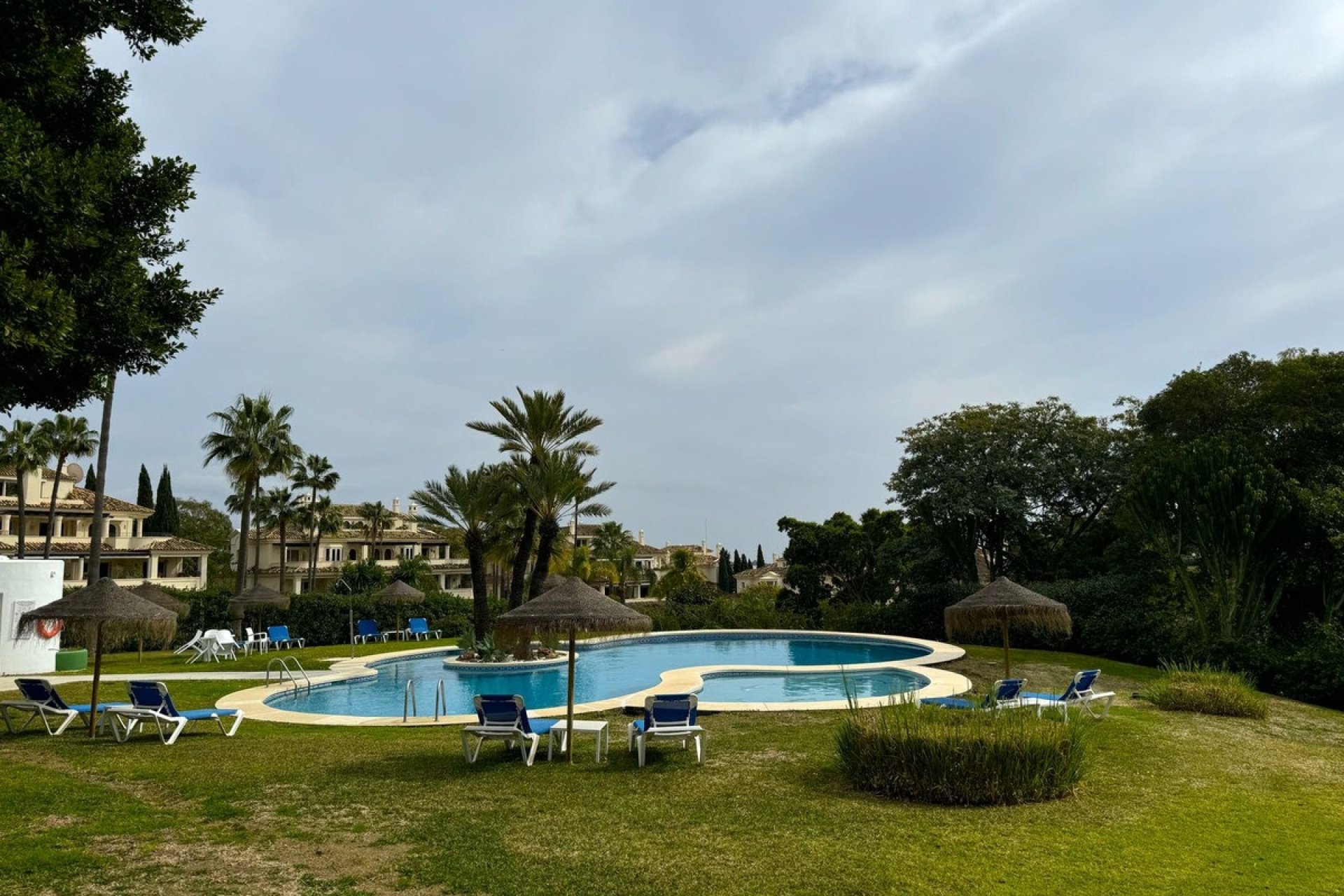 Resale - apartment - Marbella - Nueva Andalucía