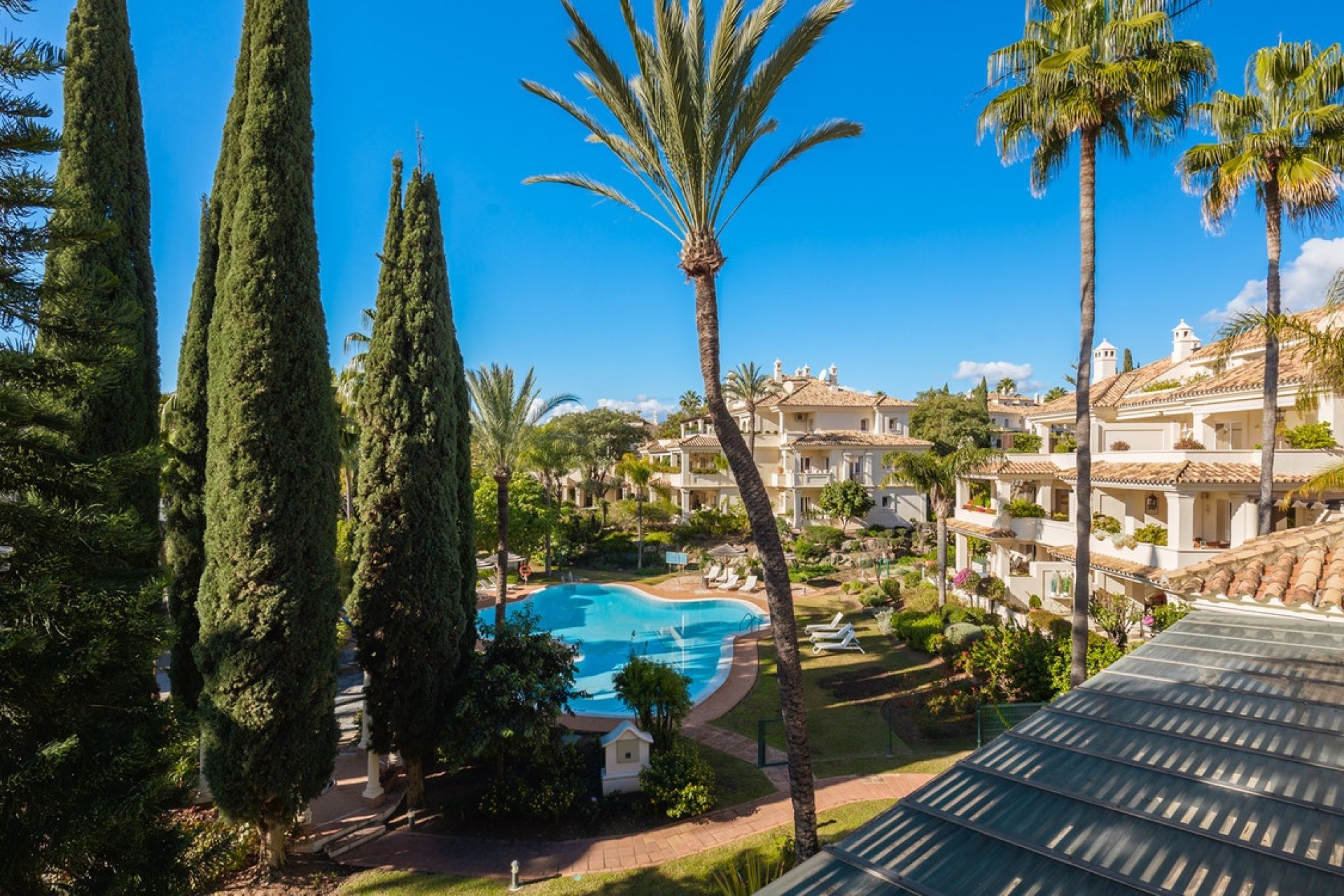 Resale - apartment - Marbella - Nueva Andalucía