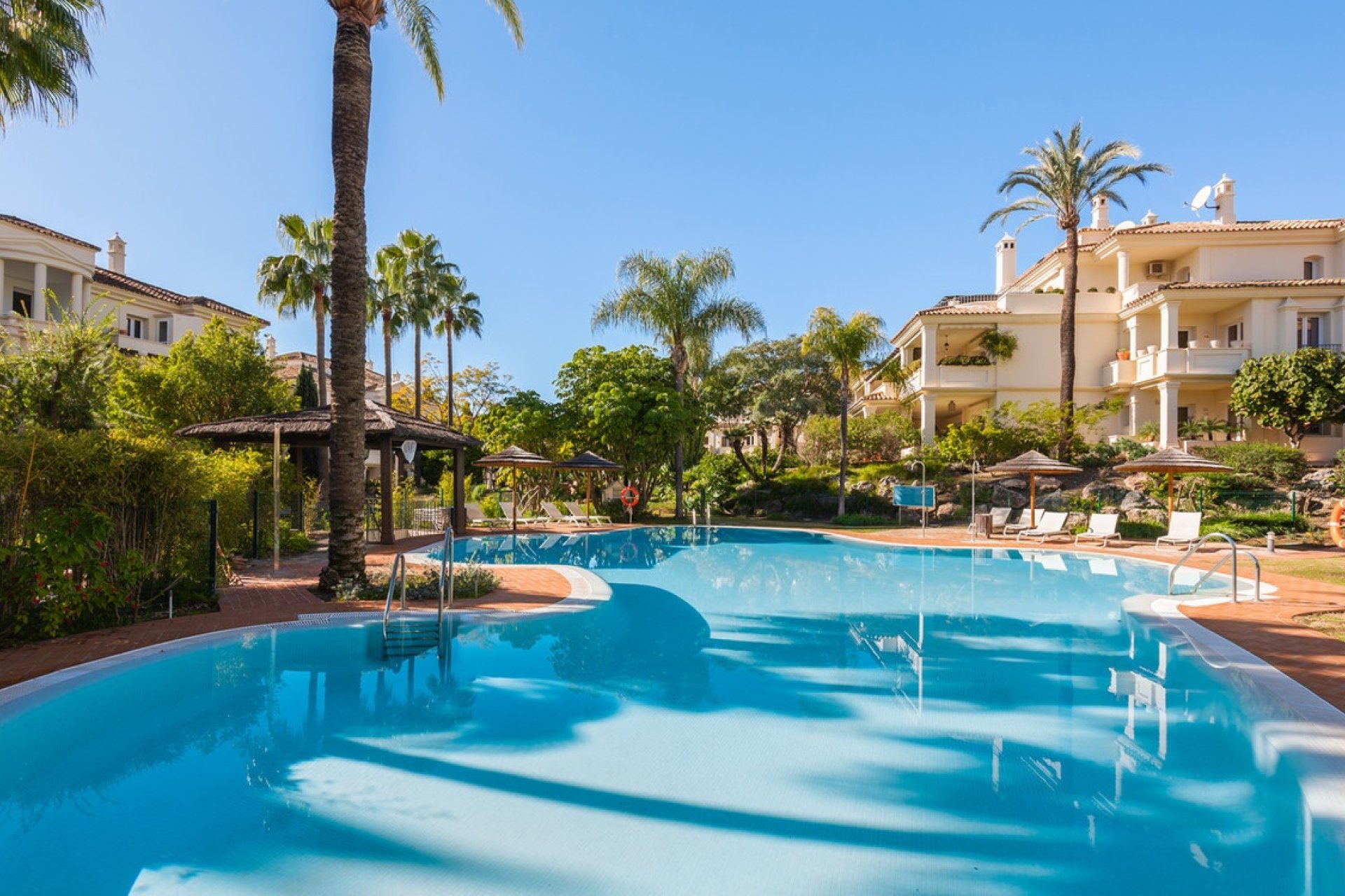 Resale - apartment - Marbella - Nueva Andalucía