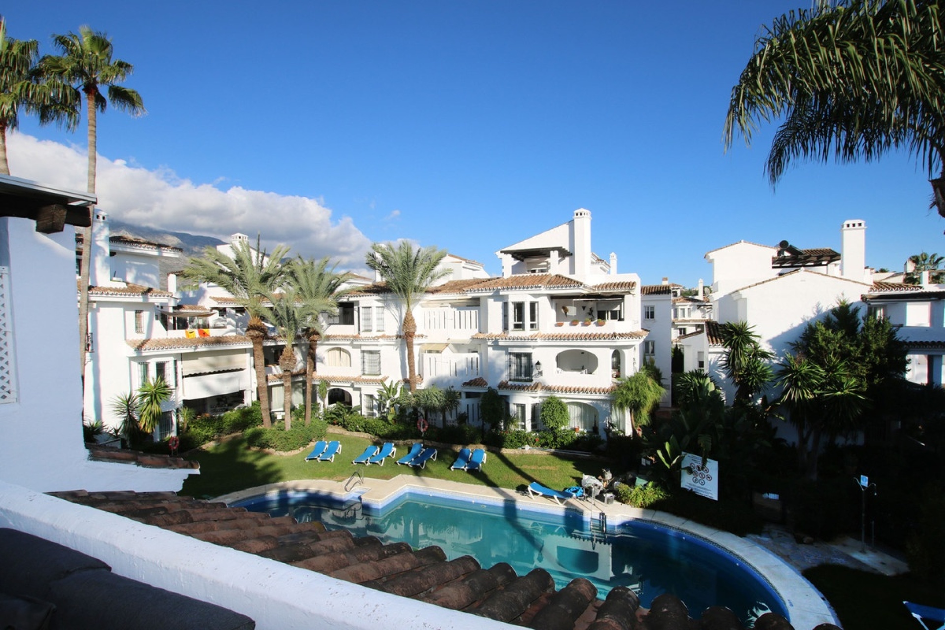 Resale - apartment - Marbella - Nueva Andalucía