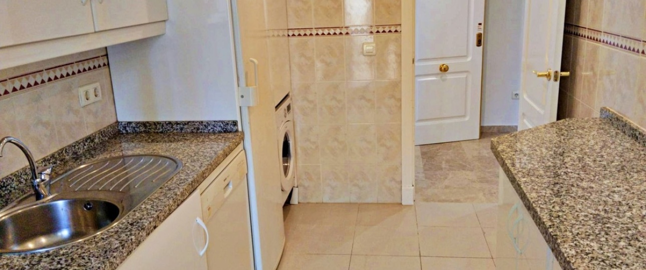 Resale - apartment - Marbella - Nueva Andalucía
