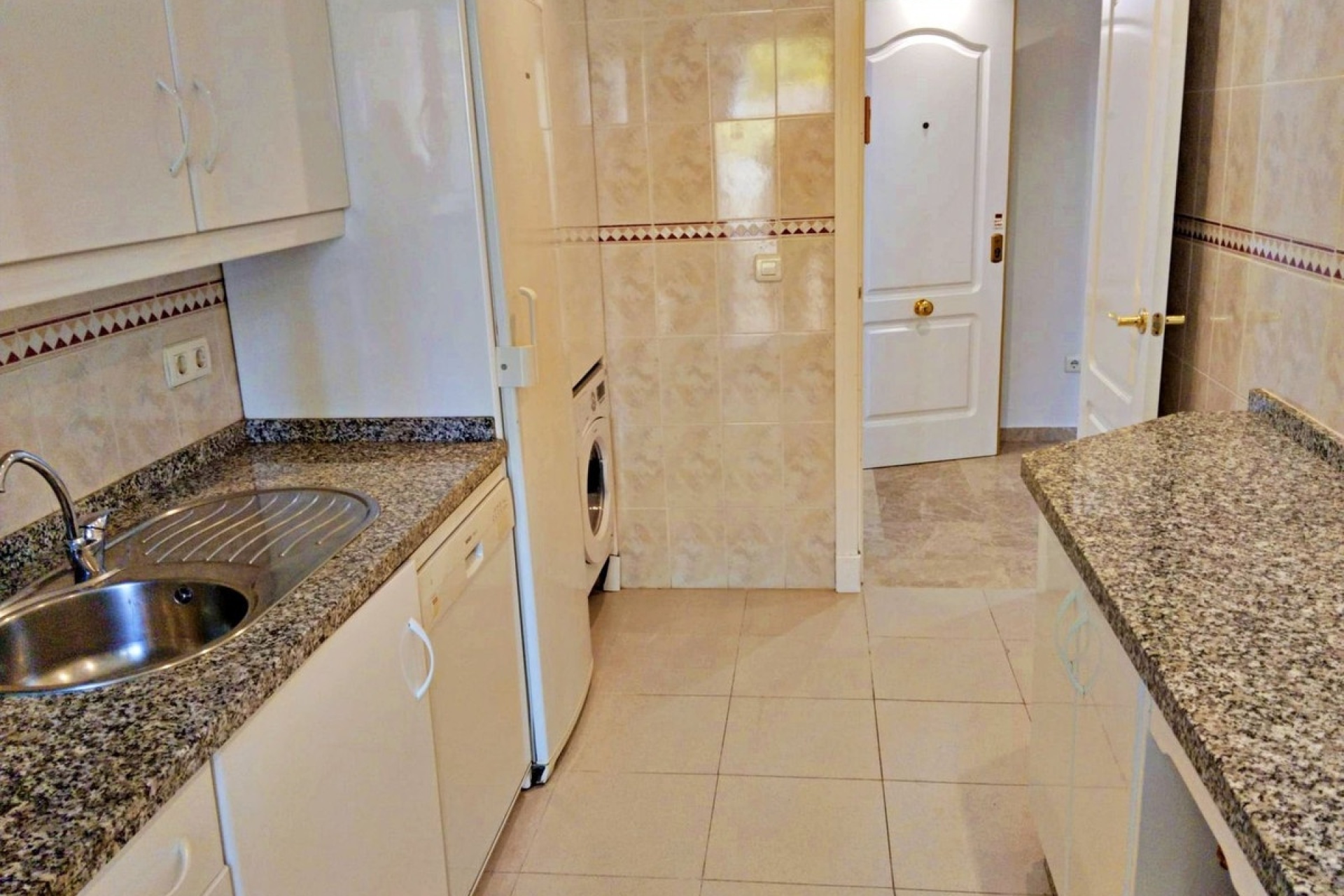 Resale - apartment - Marbella - Nueva Andalucía