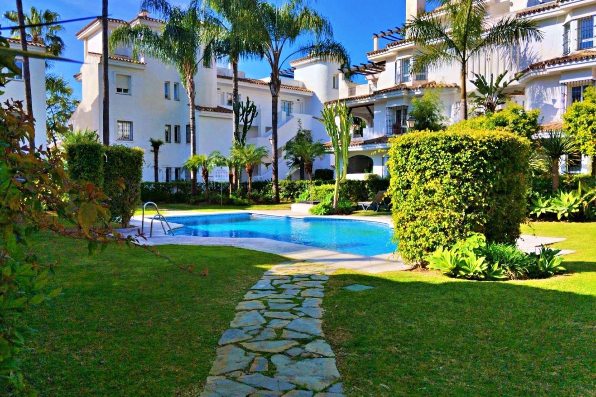 Resale - apartment - Marbella - Nueva Andalucía