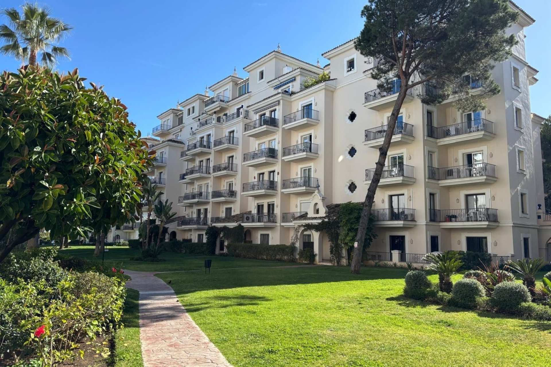 Resale - apartment - Marbella - Nueva Andalucía