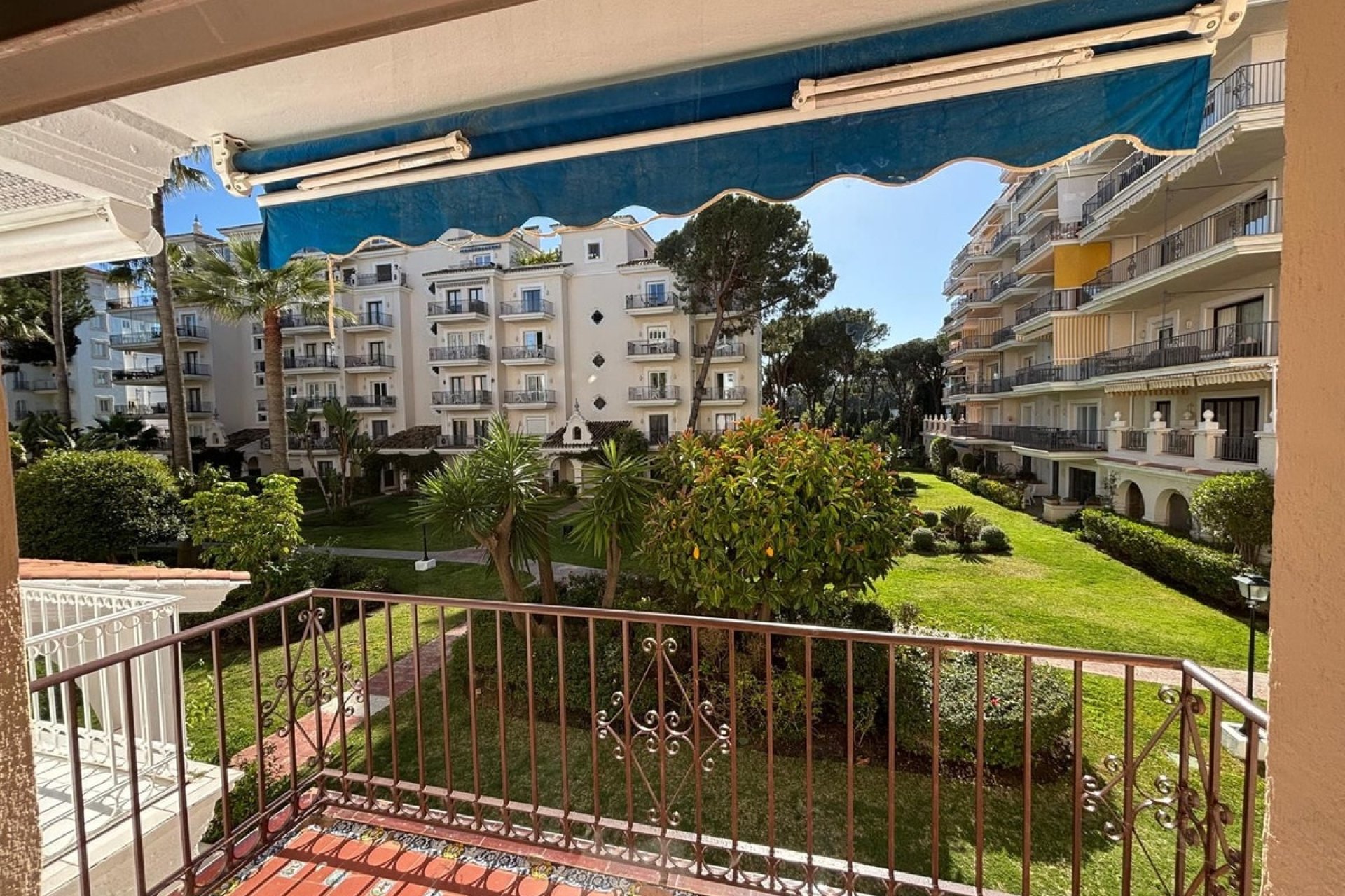 Resale - apartment - Marbella - Nueva Andalucía