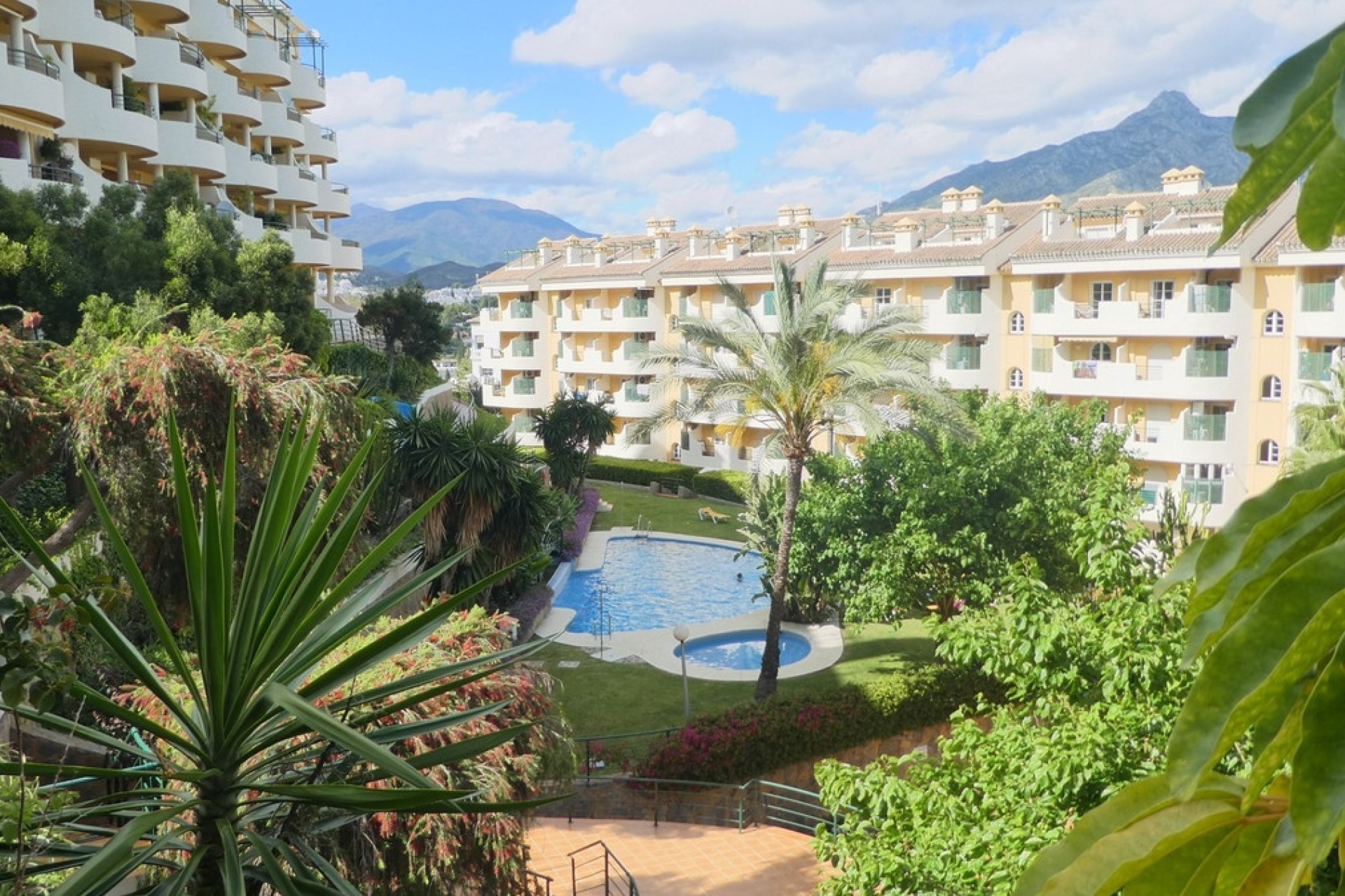 Resale - apartment - Marbella - Nueva Andalucía