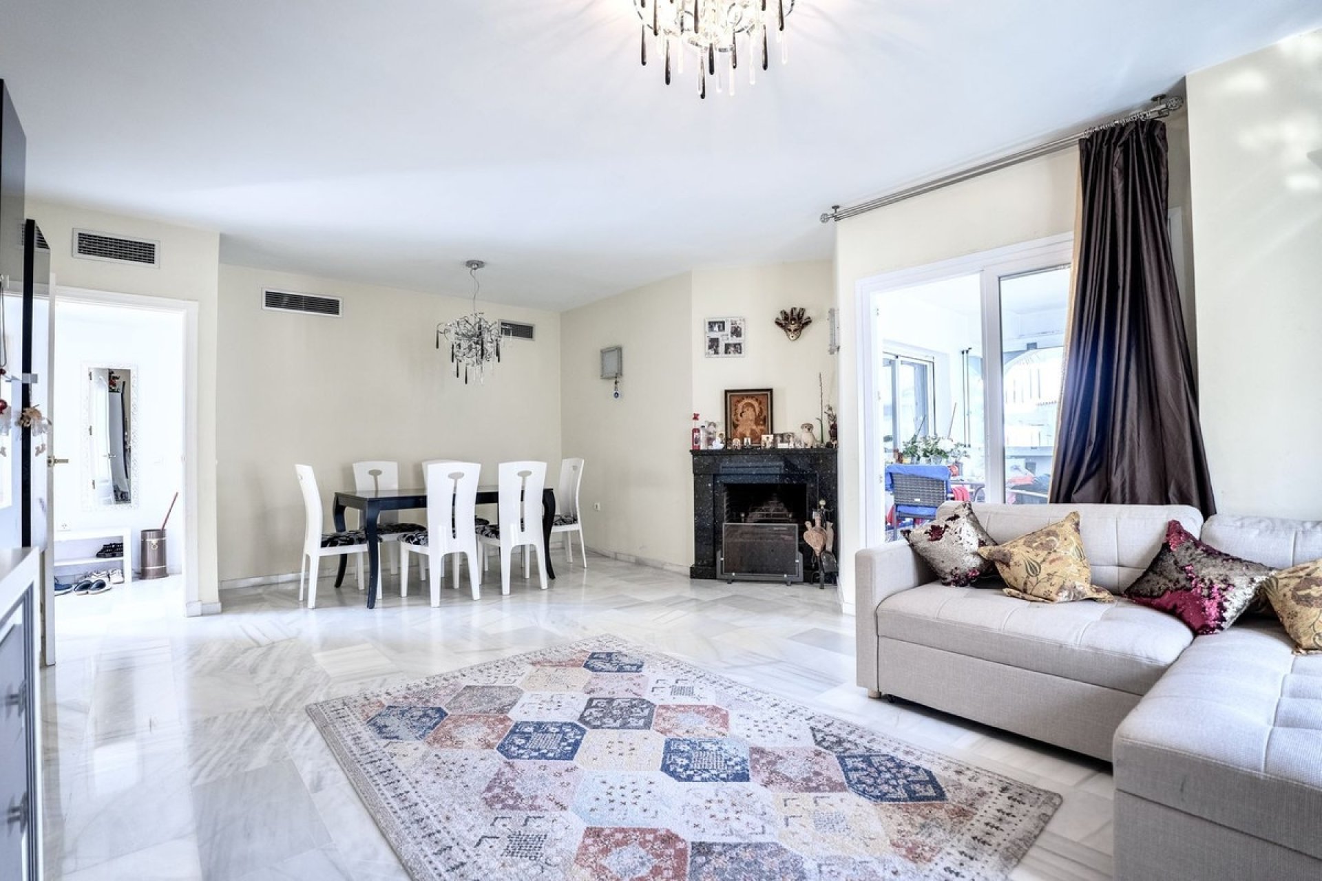 Resale - apartment - Marbella - Nueva Andalucía