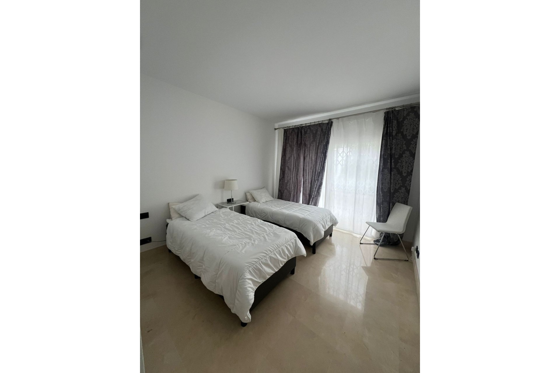 Resale - apartment - Marbella - Nueva Andalucía