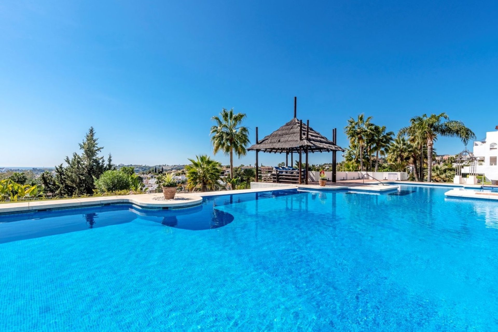 Resale - apartment - Marbella - Nueva Andalucía