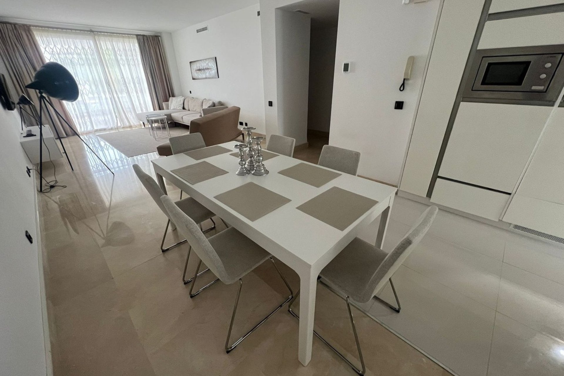 Resale - apartment - Marbella - Nueva Andalucía