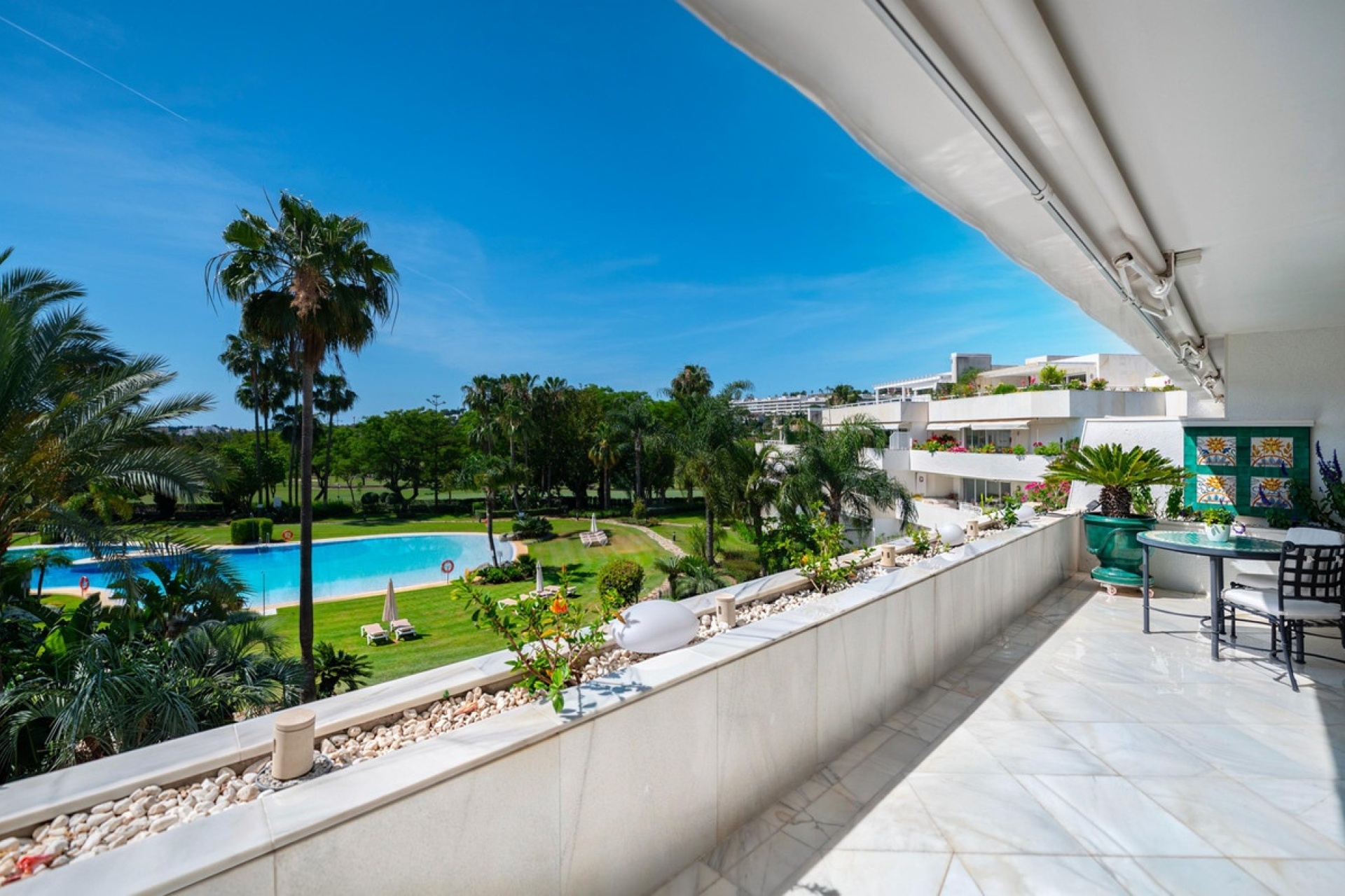 Resale - apartment - Marbella - Nueva Andalucía